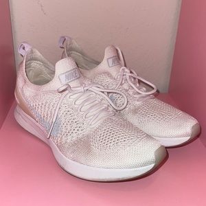 Nike White Cream Color Flyknit Shoes